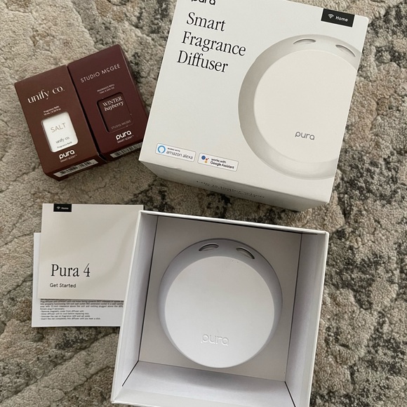 Pura White Smart Fragrance Diffuser with two scents - Picture 2 of 3